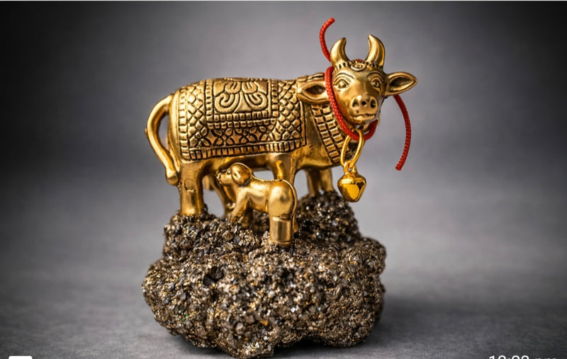 Kamdhenu Cow Idol with Calf – Vastu & Feng Shui Lucky Cow Statue for Wealth, Prosperity & Positive Energy | Brass Finish Spiritual Home Decor Gift