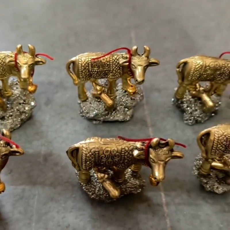 Kamdhenu Cow Idol with Calf – Vastu & Feng Shui Lucky Cow Statue for Wealth, Prosperity & Positive Energy | Brass Finish Spiritual Home Decor Gift